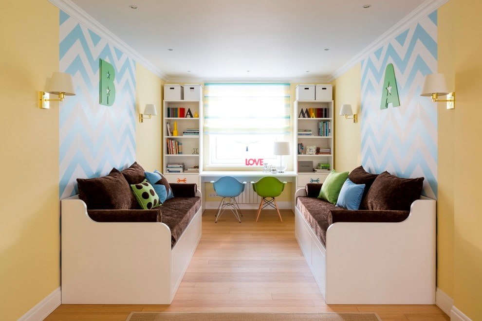 Kleiderschrank um das Fenster Design Foto