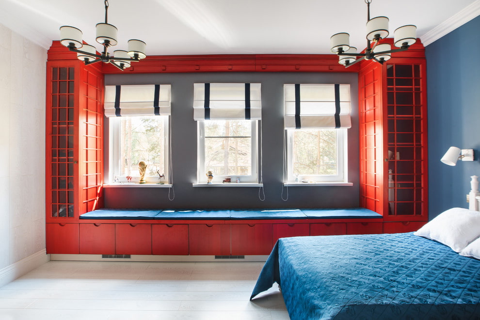 Kleiderschrank ums Fenster