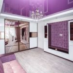Kleiderschrank lila
