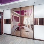 Kleiderschrank lila
