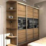 Kleiderschrank mit Stadtlandschaft