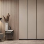 dreitüriger Kleiderschrank