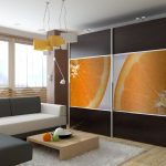 Kleiderschrank mit Orangen