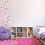 un support pour les jouets dans les options de conception de la pépinière