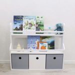 un support pour les jouets dans les options de décoration de la pépinière