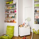 un support pour les jouets dans les idées d'options de pépinière