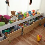 support pour jouets dans les types de pépinière photo