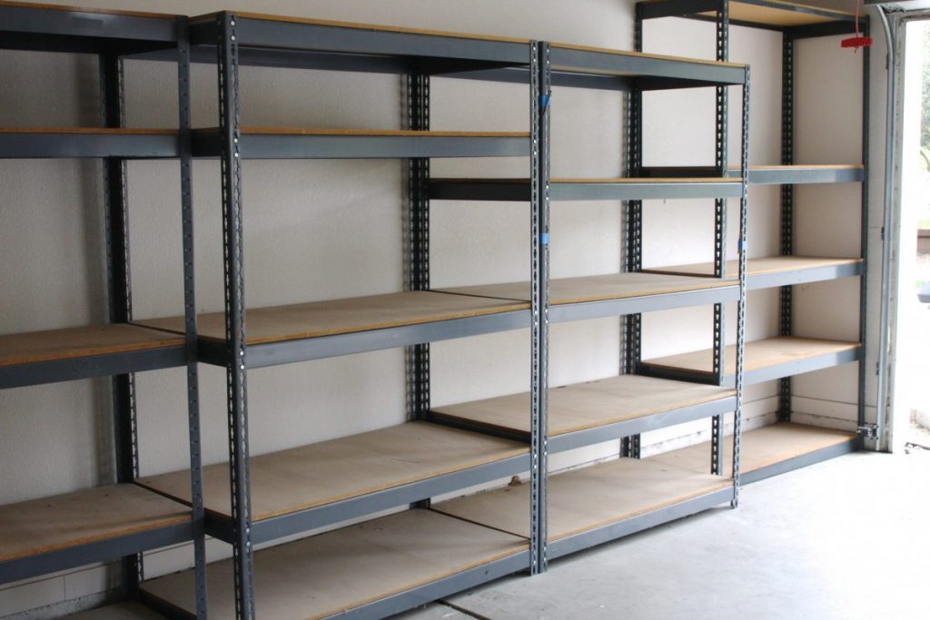 étagères dans le garage de vos propres mains
