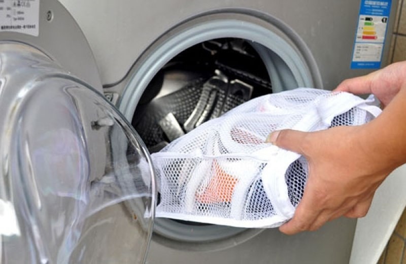 lavage de chaussures dans un sac