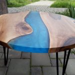 table avec coupe à la scie avec remplissage bleu