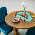 table avec coupe à la scie avec remplissage turquoise