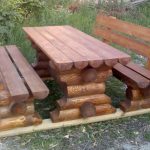 option d'une table dans un gazebo d'une maison en rondins
