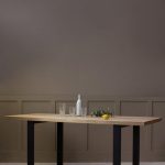 table de cuisine avec pieds noirs