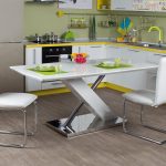 table de cuisine sur pied