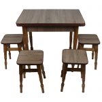 table de cuisine avec tabourets