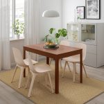 table de cuisine en bois foncé