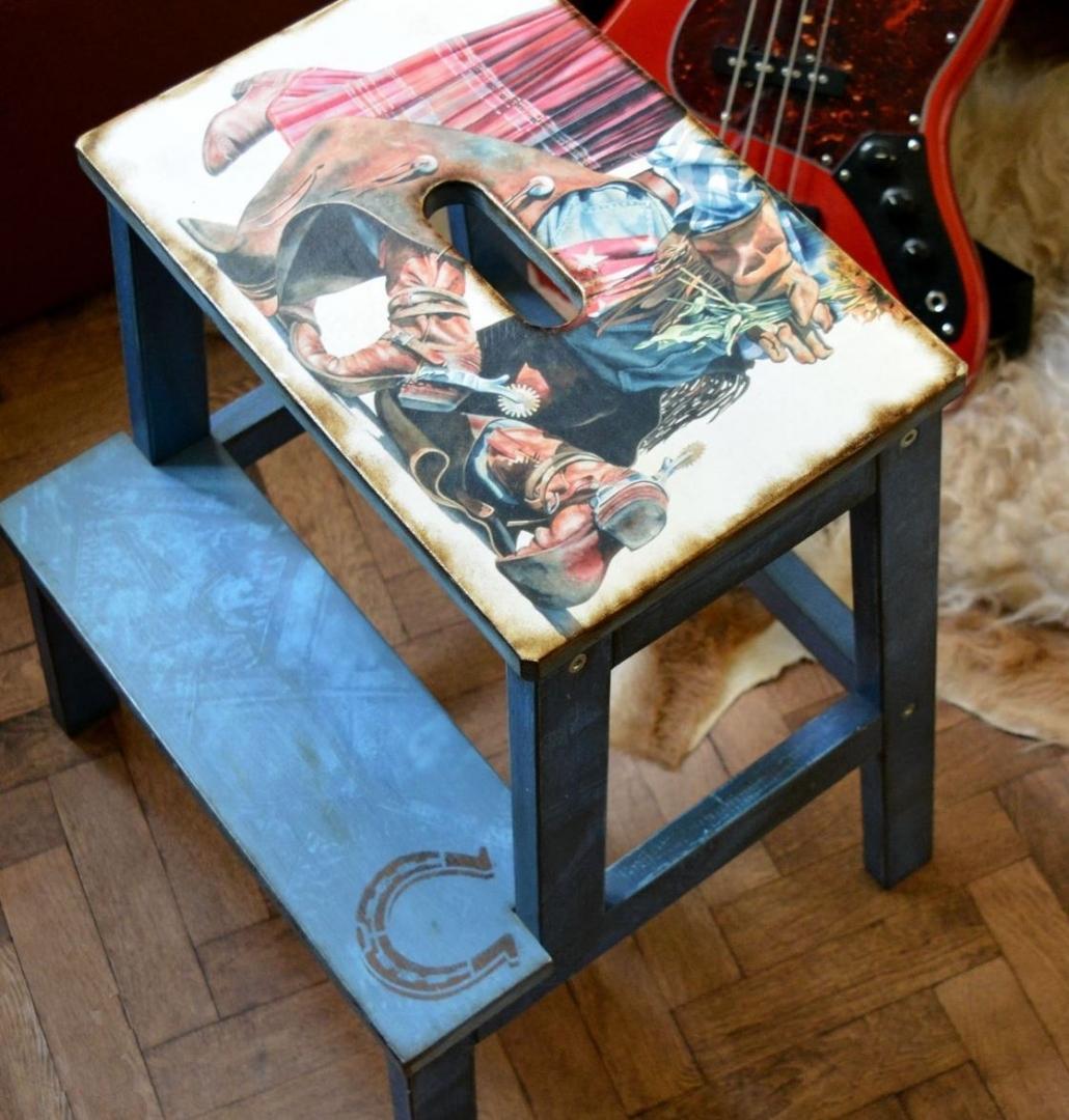 peindre une chaise escabeau