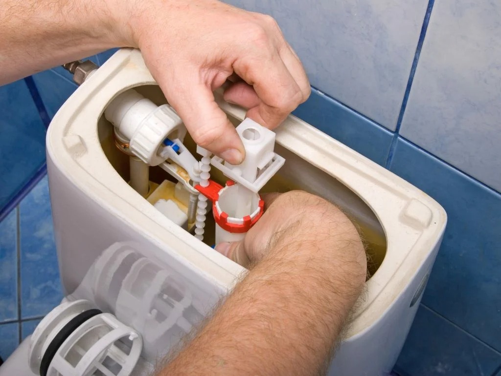 réparation de fuite de réservoir de toilette