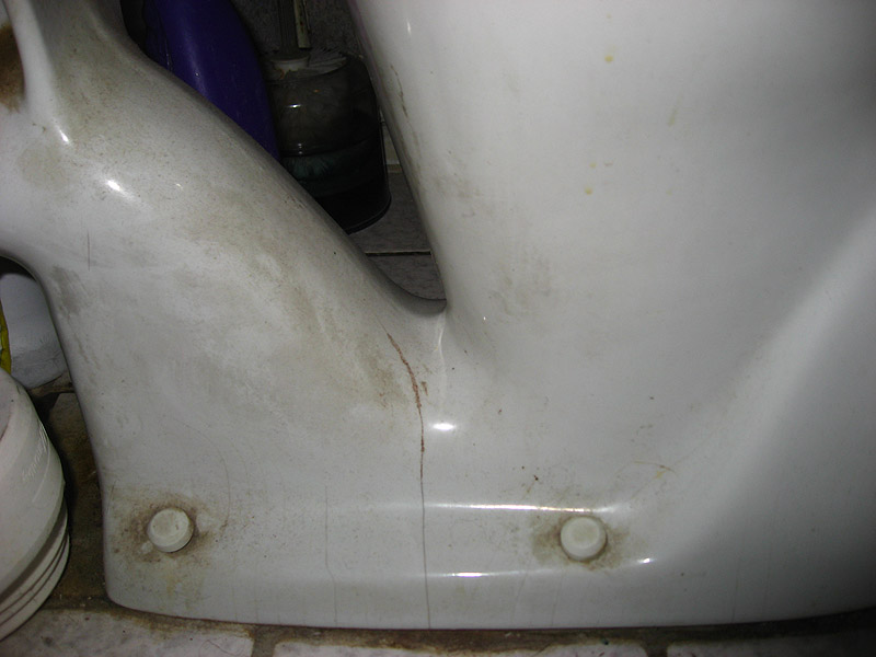 fissure dans les toilettes
