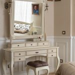 coiffeuse avec décoration photo miroir
