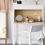 Coiffeuse avec des idées de conception de miroir