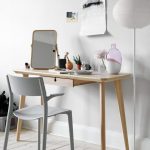 Coiffeuse avec des idées d'options de miroir