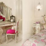Coiffeuse avec des idées de conception de miroir