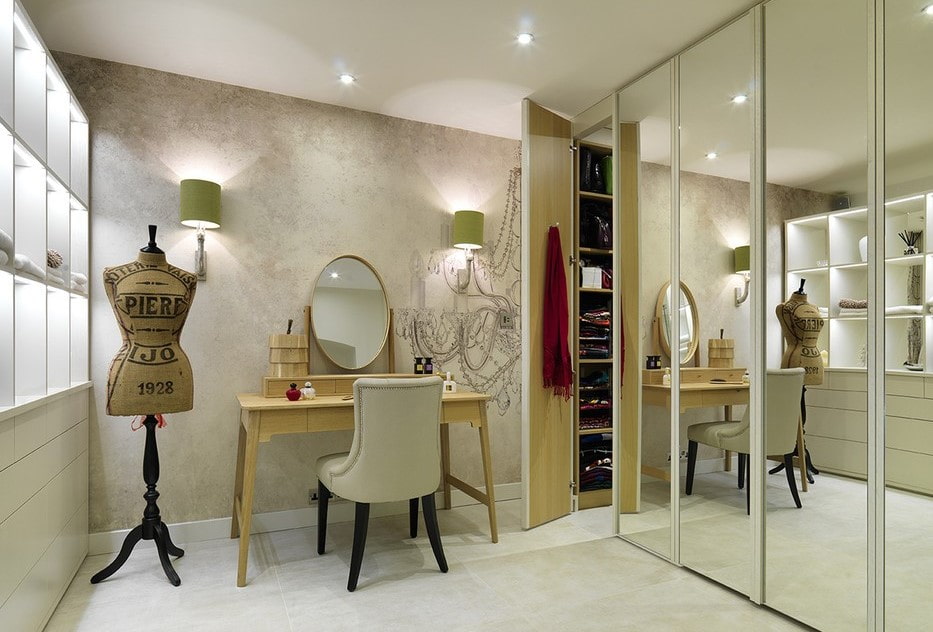 Coiffeuse avec des idées de conception de miroir