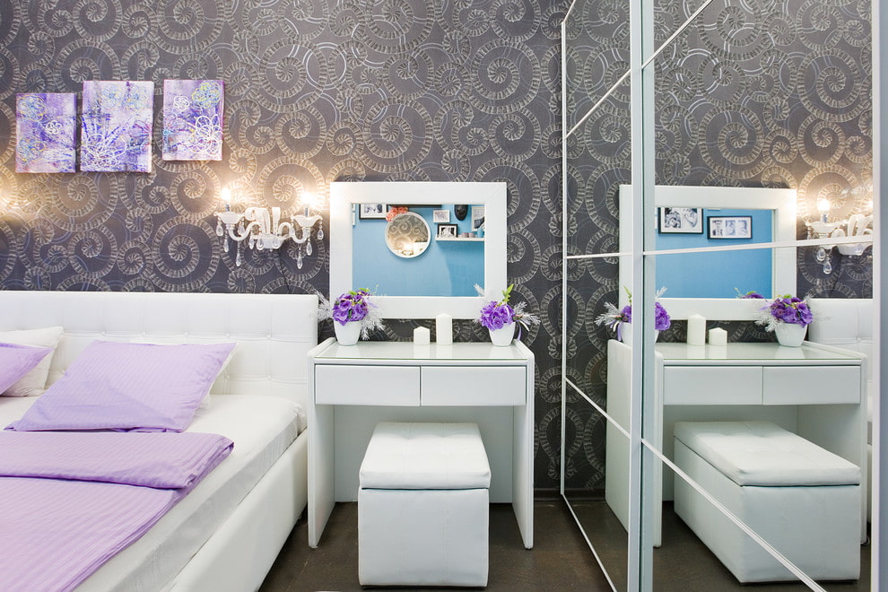 coiffeuse avec design miroir