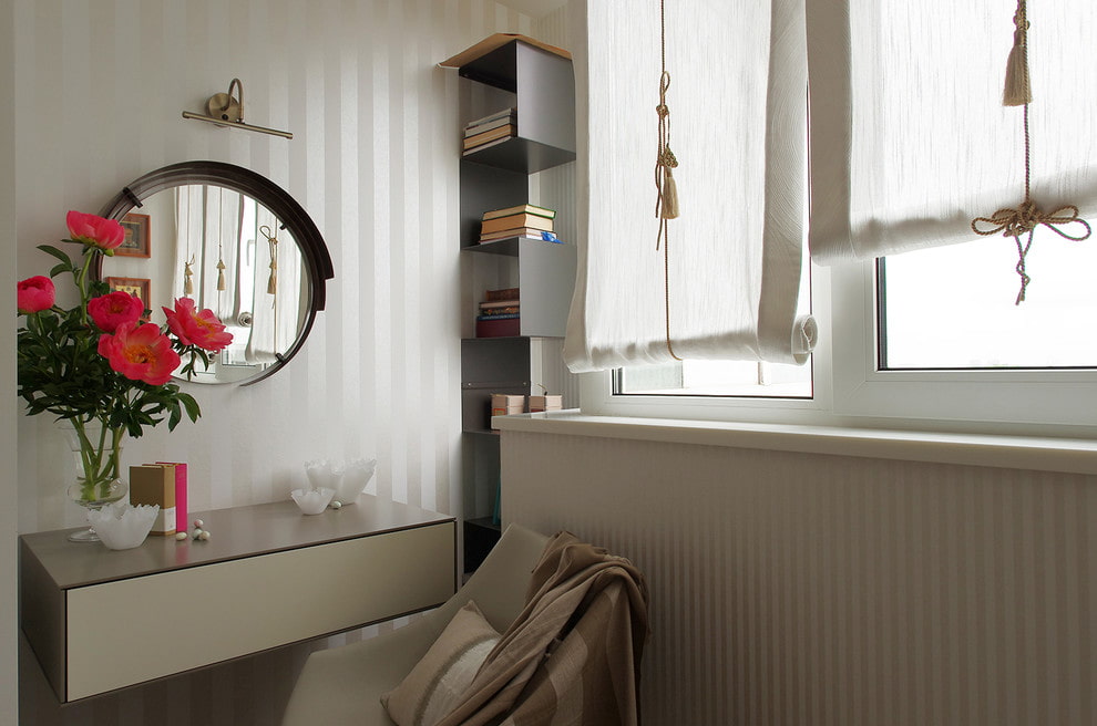 coiffeuse avec décoration photo miroir