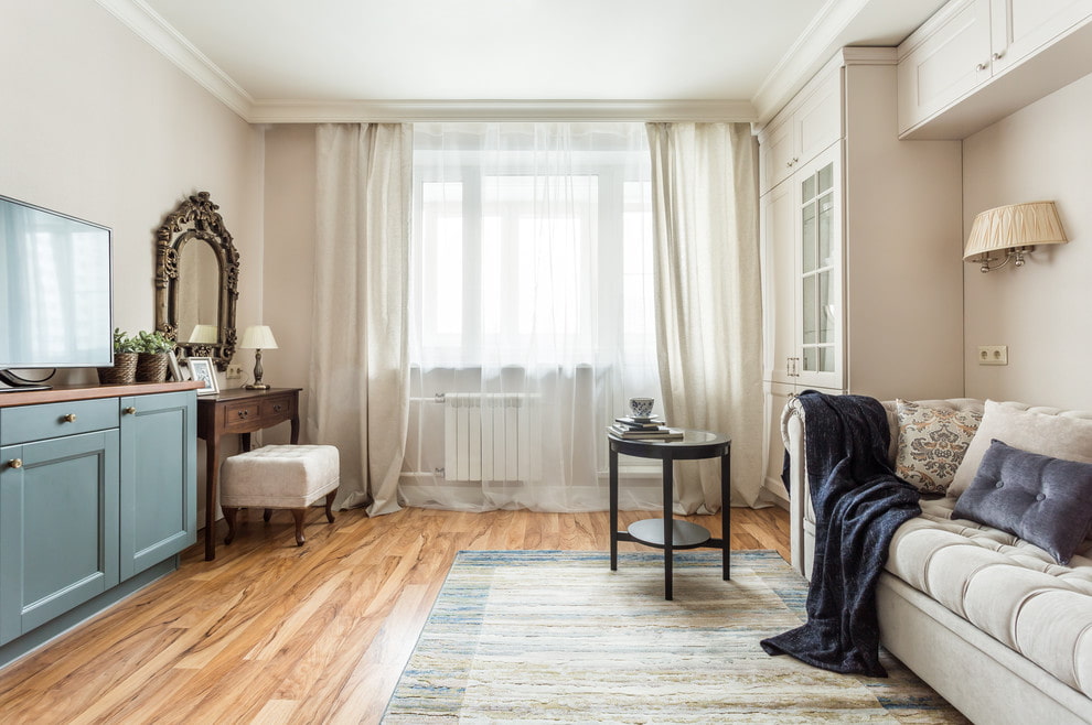 Coiffeuse avec des idées de conception de miroir