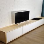 Le support TV est très long