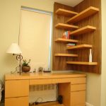étagère d'angle dans la chambre