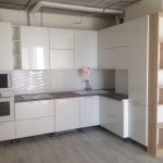 tiroirs dans l'ensemble de cuisine