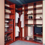 den Schrank füllen