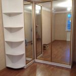 Eckschrank mit Seiten
