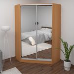 Eckschrank aus Holz mit Spiegel