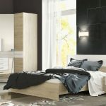Eckschrank aus Holz