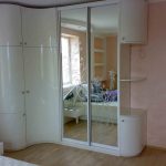 abgerundeter Eckschrank