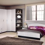 Eckschrank mit breitem Bett