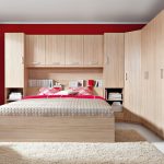 Eckschrank mit Türen