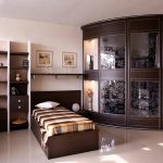 großer Eckschrank