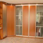 gerader Kleiderschrank