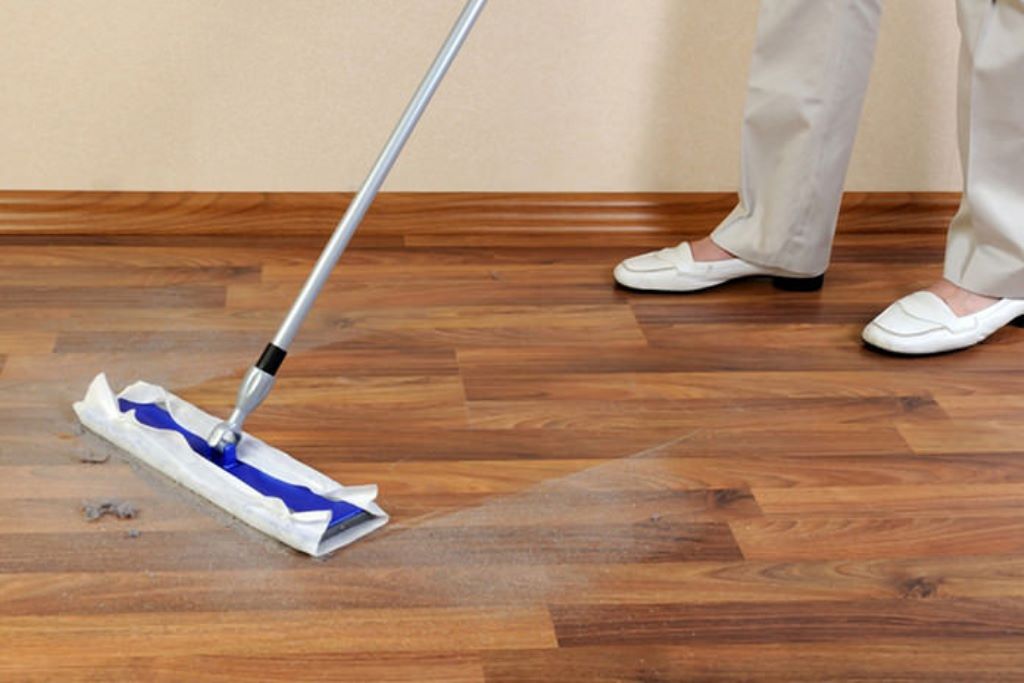 penyelenggaraan dan pembersihan linoleum