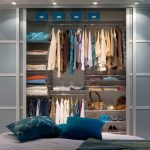 Einbauschrank mit Spanndeckendekor Foto