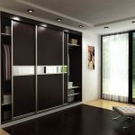 Einbauschrank mit Spanndecke Foto