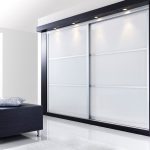Einbauschrank mit Spanndeckenideen