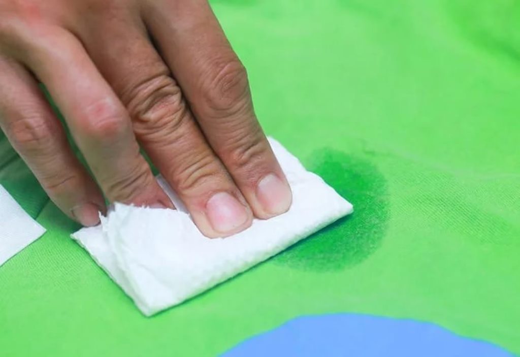 tẩy vết dầu