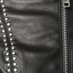 rivets sur la veste