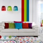 accents de couleur sur le canapé